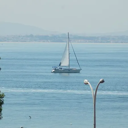 Appartamento Stunning With River View Lisbona